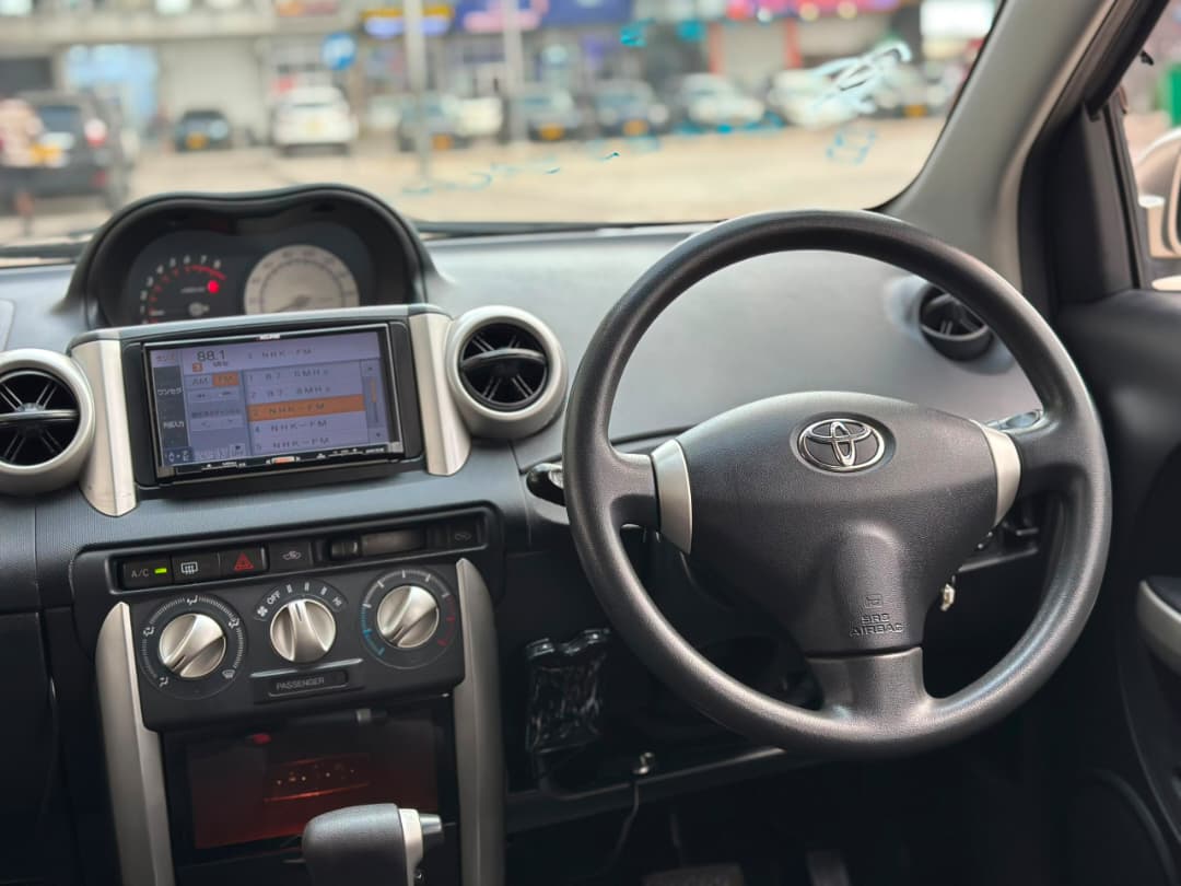 TOYOTA IST thumbnail 4